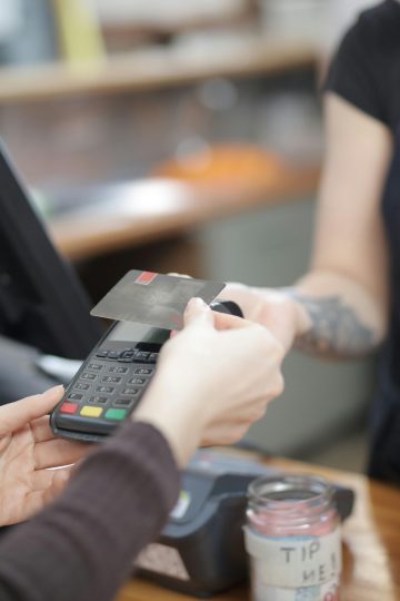 how much should you tip at a restaurant